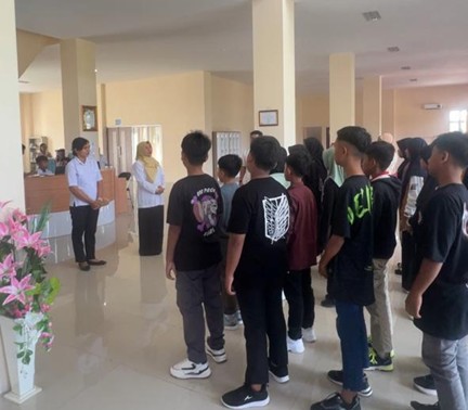 penyambutan hangat oleh tim Pelayanan Perpustakaan